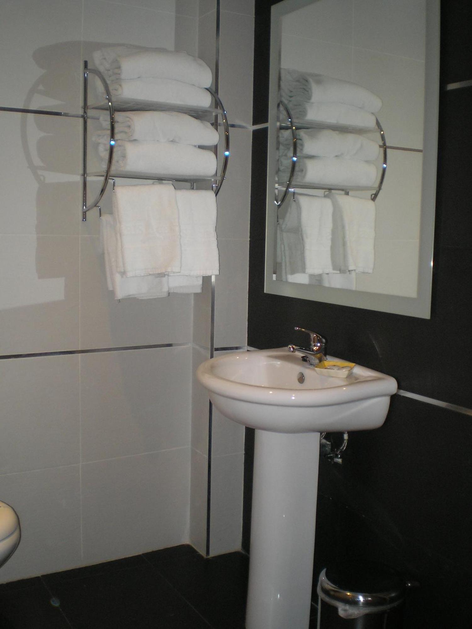 Apartamentos Plaza Espana Deluxe Zaragoza Exterior photo