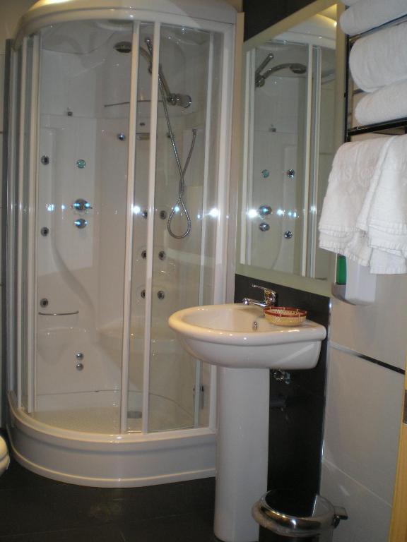 Apartamentos Plaza Espana Deluxe Zaragoza Exterior photo